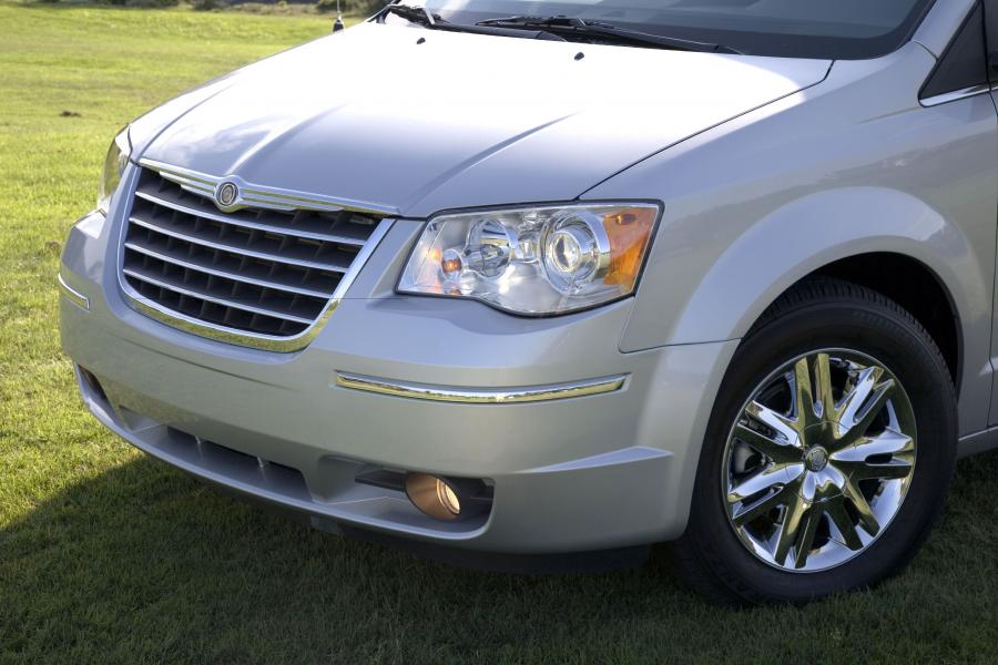  Chrysler Town & Country 2008 года  (фото 25 из 69)